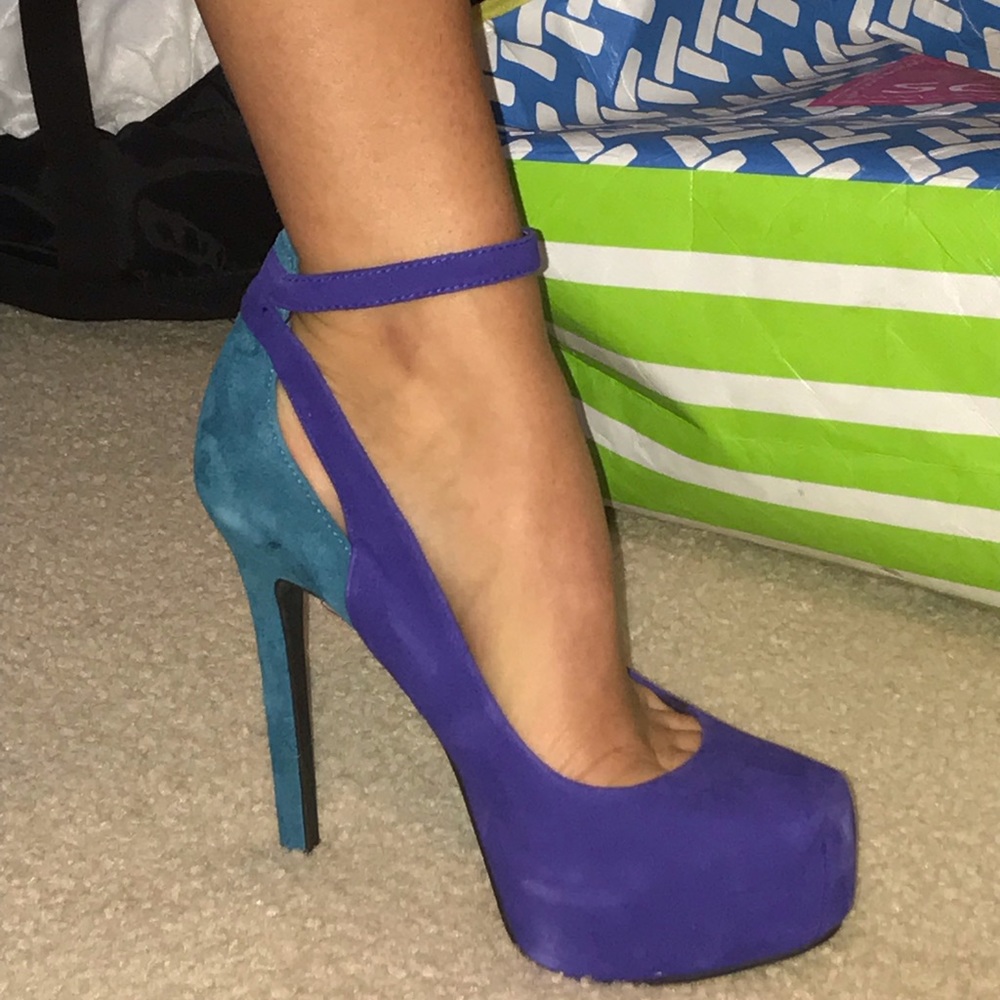 Shoes - Picture 2 of 2